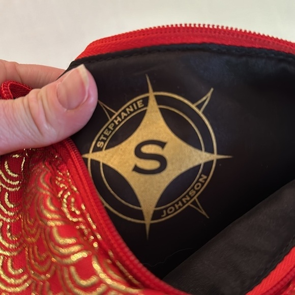 Stephanie Johnson Brocade Makeup Cosmetic Bag Women's 9" Red‎ Gold Tassel NWOT - Picture 4 of 5